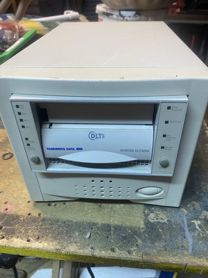 Tandberg Data DLT8000 professional SCSI tape drive