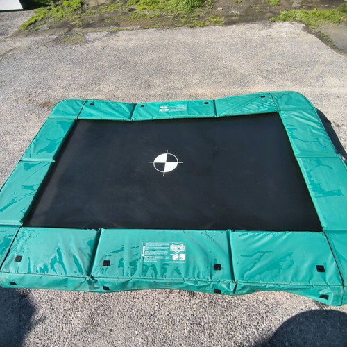 Berg EazyStore 220x330 trampoline used