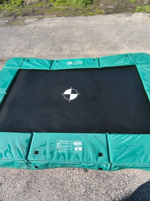 Berg EazyStore 220x330 trampoline used