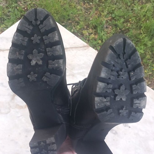 Fardoulis black leather ankle boots like new, size 39