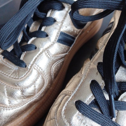 Kurt Geiger metallic gold sneakers with black laces size 39 like new