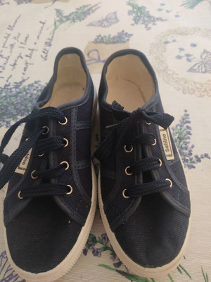 Sabino canvas shoe new, kids size 31, blue