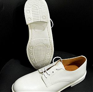 Λευκά παπούτσια Νο45 για Ένοπλες Δυνάμεις και Σώματα Ασφαλείας (25 ευρώ)