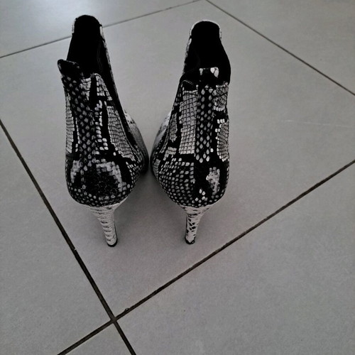 Exe snake print ankle boots white - black like new, size 40