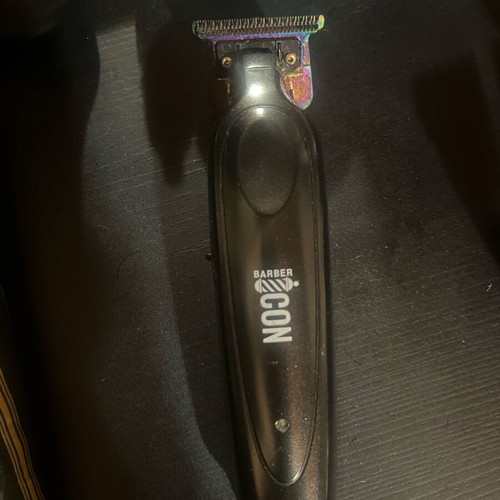 Trimmer Barber Icon used with new replacement blade
