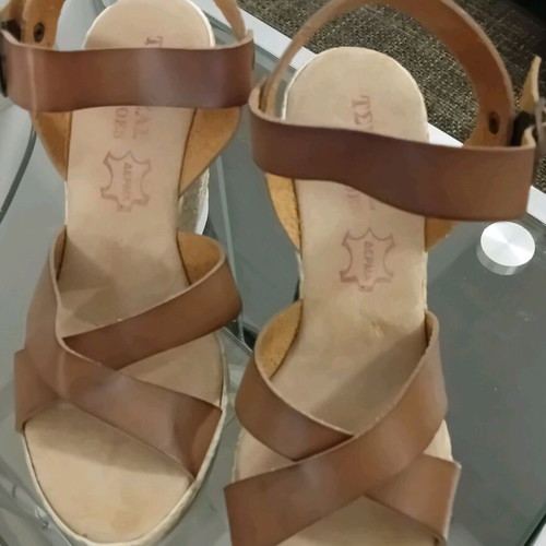 Leather platform sandals like new, beige and brown, size 37, Tsintzas