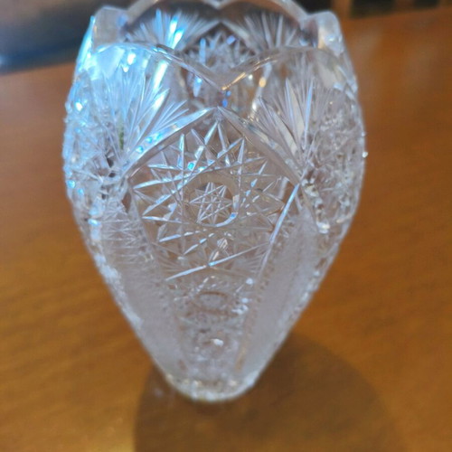 Vintage carved crystal vase from Czechia like new