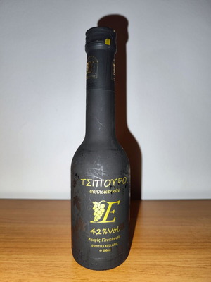 Tsipouro collectible new 400ml 42% Vol sealed