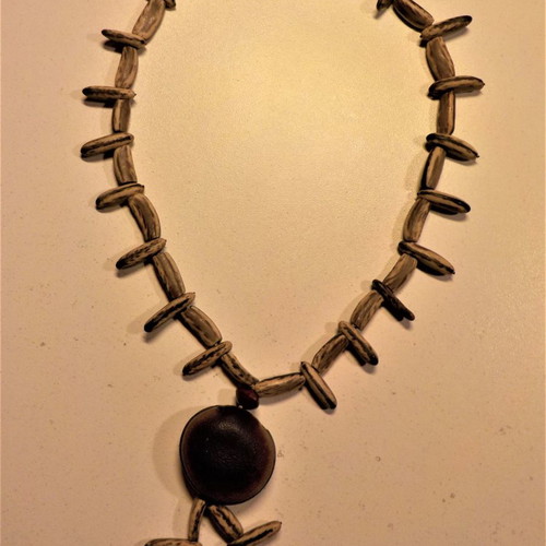 Necklace short with imitation seed beads