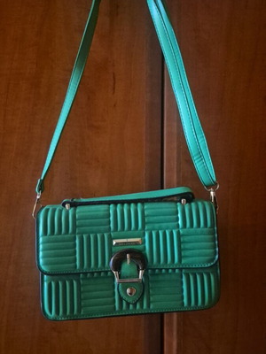 Bag to Bag crossbody green like new