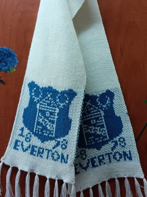 Everton knitted scarf, white with emblem
