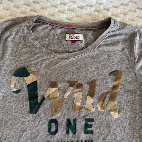 Tommy Hilfiger denim tshirt like new, gray multicolor, size S