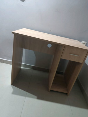 Wooden desk like new 90x70cm with drawer and cable hole