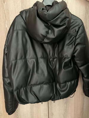 Stradivarius warm windproof jacket size S like new, black
