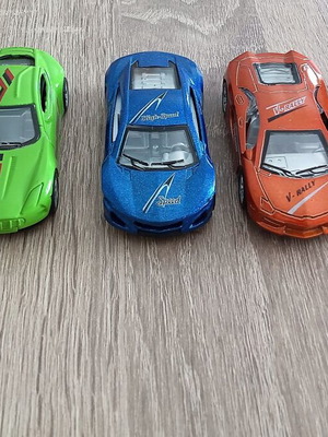 Metal toy cars like new, pack of 5 pieces