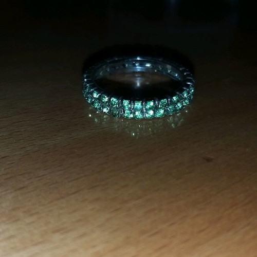 Ring with green rhinestones