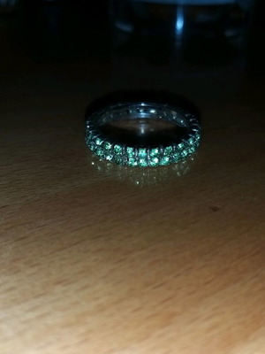 Ring with green rhinestones