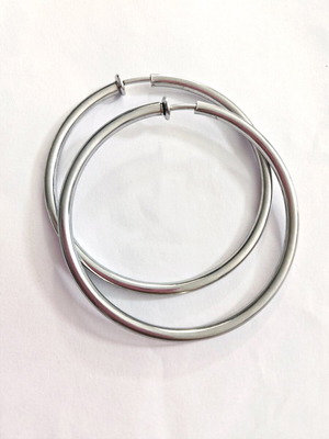 Silver hoop earrings like new, 5 pairs with clip and spring