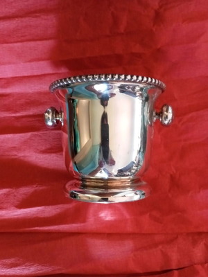 Silver-plated ice bucket used, height 13cm, diameter 11cm