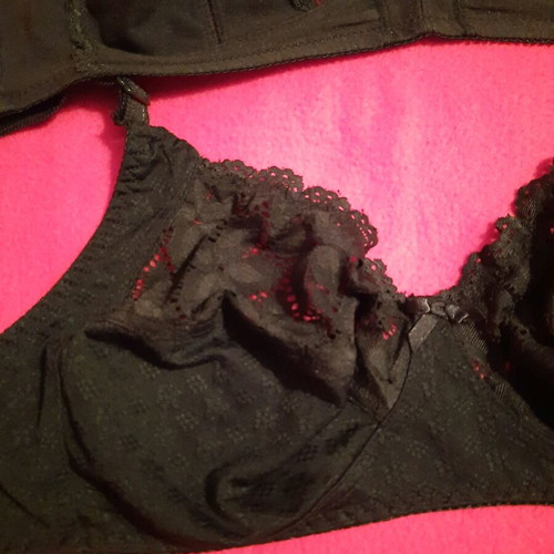 Black bras like new, pack of 2, size 90C
