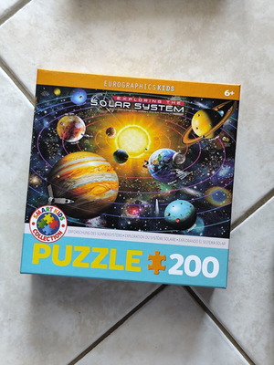 Solar System Puzzle like new, 200 pieces