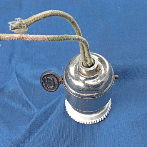 Old type E27 socket with switch new