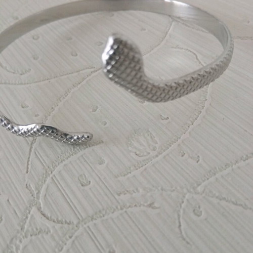 Snake hammered silver steel bracelet like new