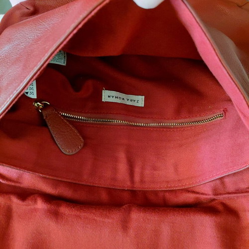 Leather shoulder bag Zara like new, red with gold chain