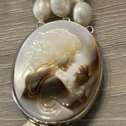 Vintage pearl necklace with cameo, 60 cm