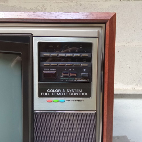 Sony Trinitron KV-2032 retro cabinet TV used, 1980s