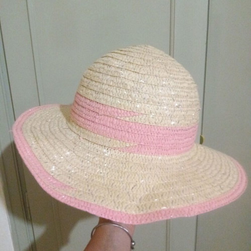 Straw hat for girl size 55 like new, shiny