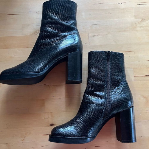 Black leather boots Italian size 36 used