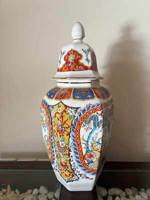 Decorative porcelain vase with lid Asian style 1970-1980 like new