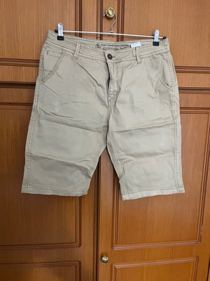 Tom Tompson Vermoyda beige shorts, size L