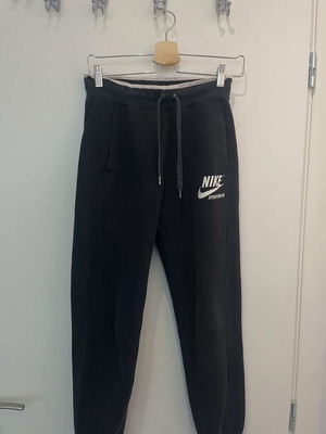 Nike Sportswear Joggers authentic, like new, black XS/S