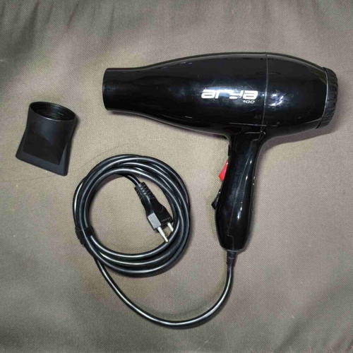 Arya 3200 Hair Dryer used, 1800W, 2 speeds, 4 temperatures
