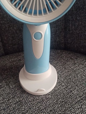 Mini rechargeable fan