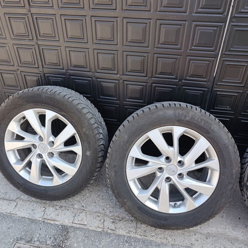Hyundai Tucson 17-inch rims with all-season tires like new