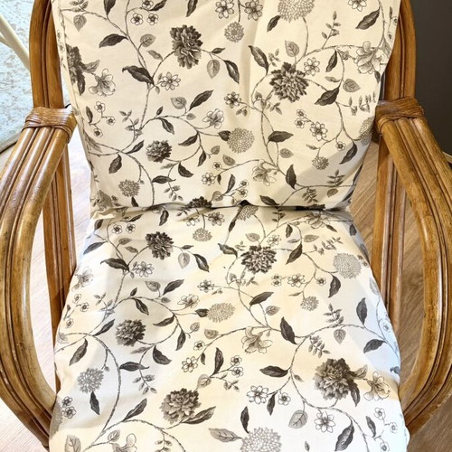 Set of 2 armchair cushions with filling and cover, floral pattern