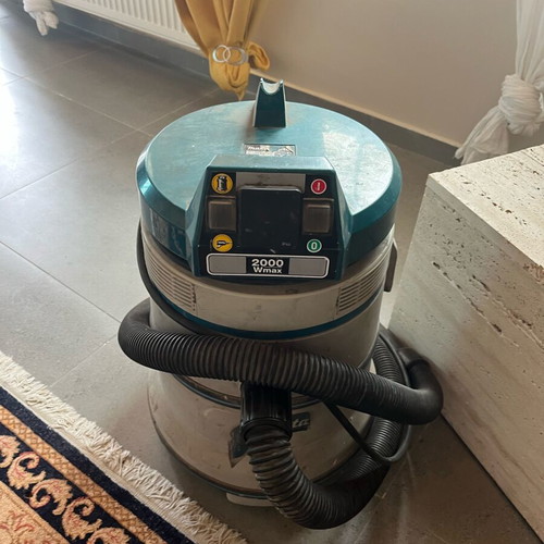 Makita professional electric vacuum cleaner