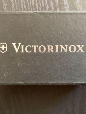 Victorinox τσεκουράκι με 8 εργαλεία καινούργιο
