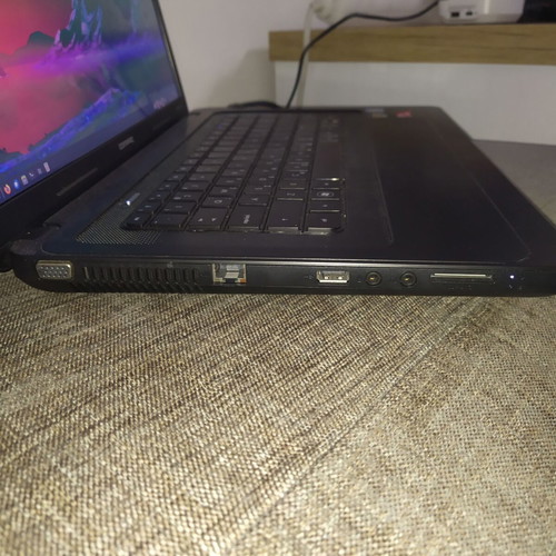 HP Presario CQ57 laptop like new with charger and case