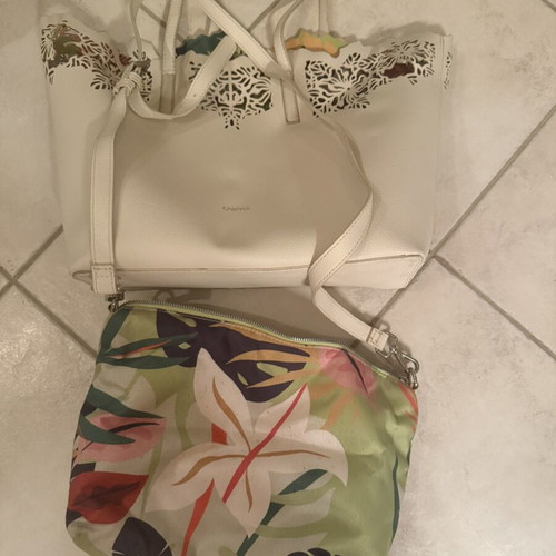 Caprisa shoulder bag used with floral inner pouch, white