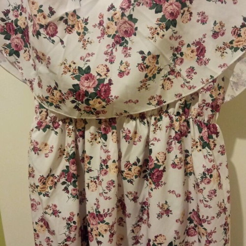 Floral dress like new with ruffles and elastic waist, size S