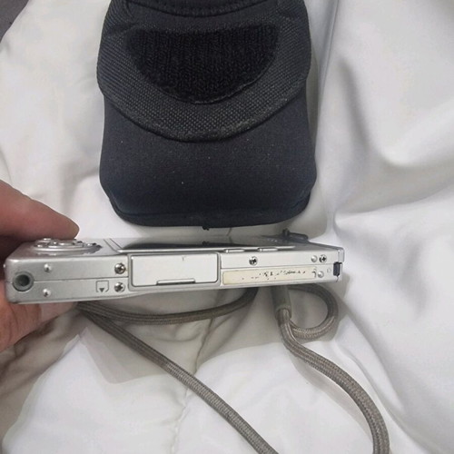 Camera used without charger with case
