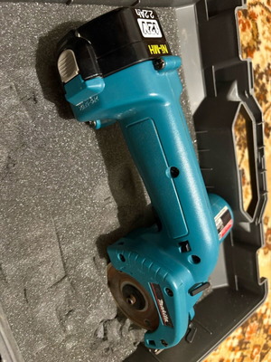 Makita glass cutter 4191D μεταχειρισμένος με 2 μπαταρίες