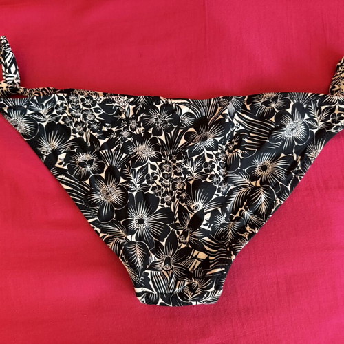 Accessorize bikini bottom used, side tie, black and white, size M