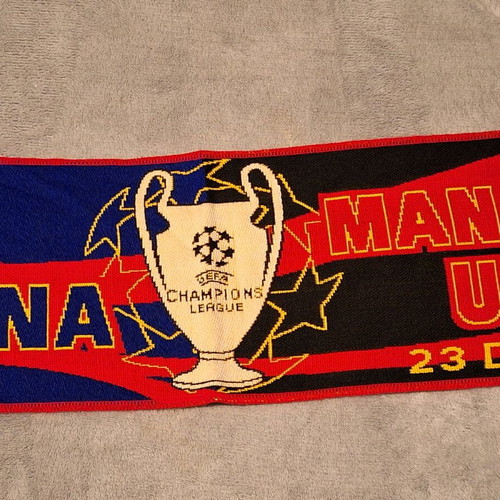 Collector's football scarf F.C. Barcelona – Manchester United like new