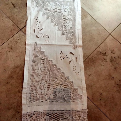 Handmade table runner with knitted corners and cutwork on frame, size 150x50