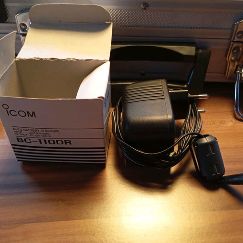 Icom IC-E90 wireless transceivers like new, set of 2 with case